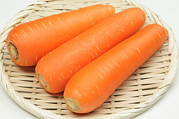 胡萝卜是一种很常见的廉价蔬菜，但是其养生保健价值却是非常高的